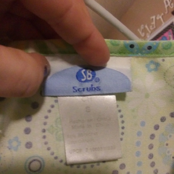 Scrub top - Picture 3 of 4